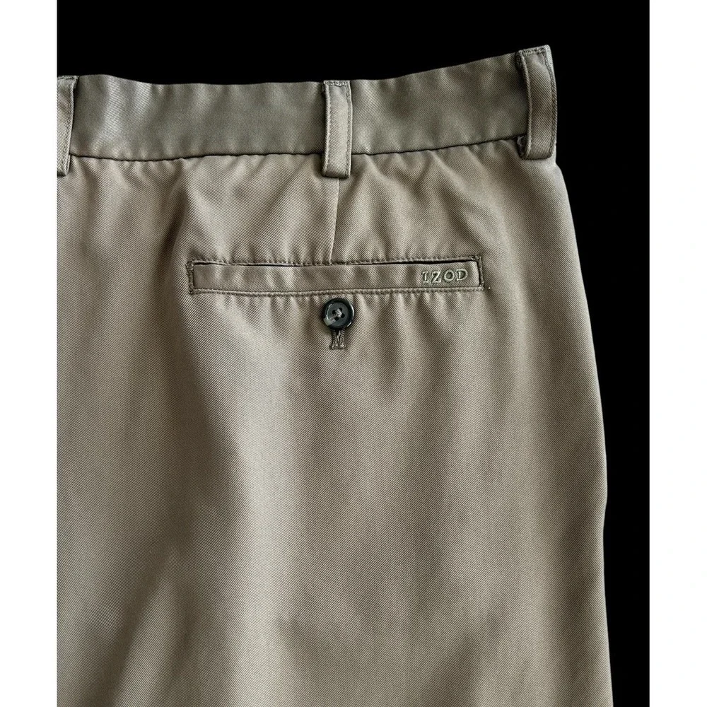 IZOD Golf Shorts Men's Size 40 taupe Beige Pleated‎ front 9